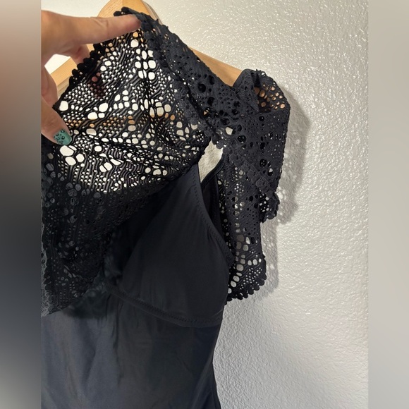 Shade and Shore Black Off the Shoulder One Piece Swimsuit Lace Ruffle Sz Small - Picture 2 of 5